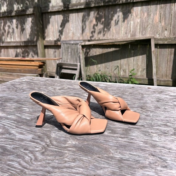 New Marc Fisher Dellian Heeled Sandal Tan‎ Leather | Women Sandals 6.5 - Picture 1 of 7